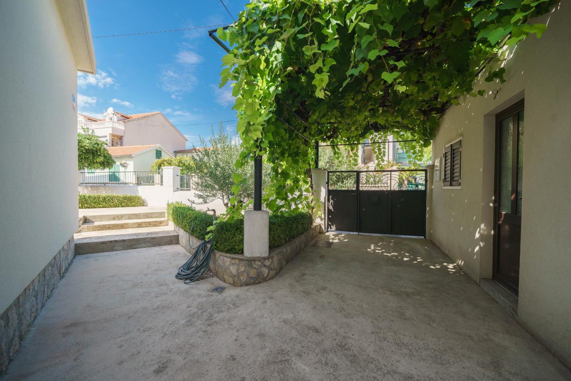 Holiday Home Oliva Vodice Bagian luar foto