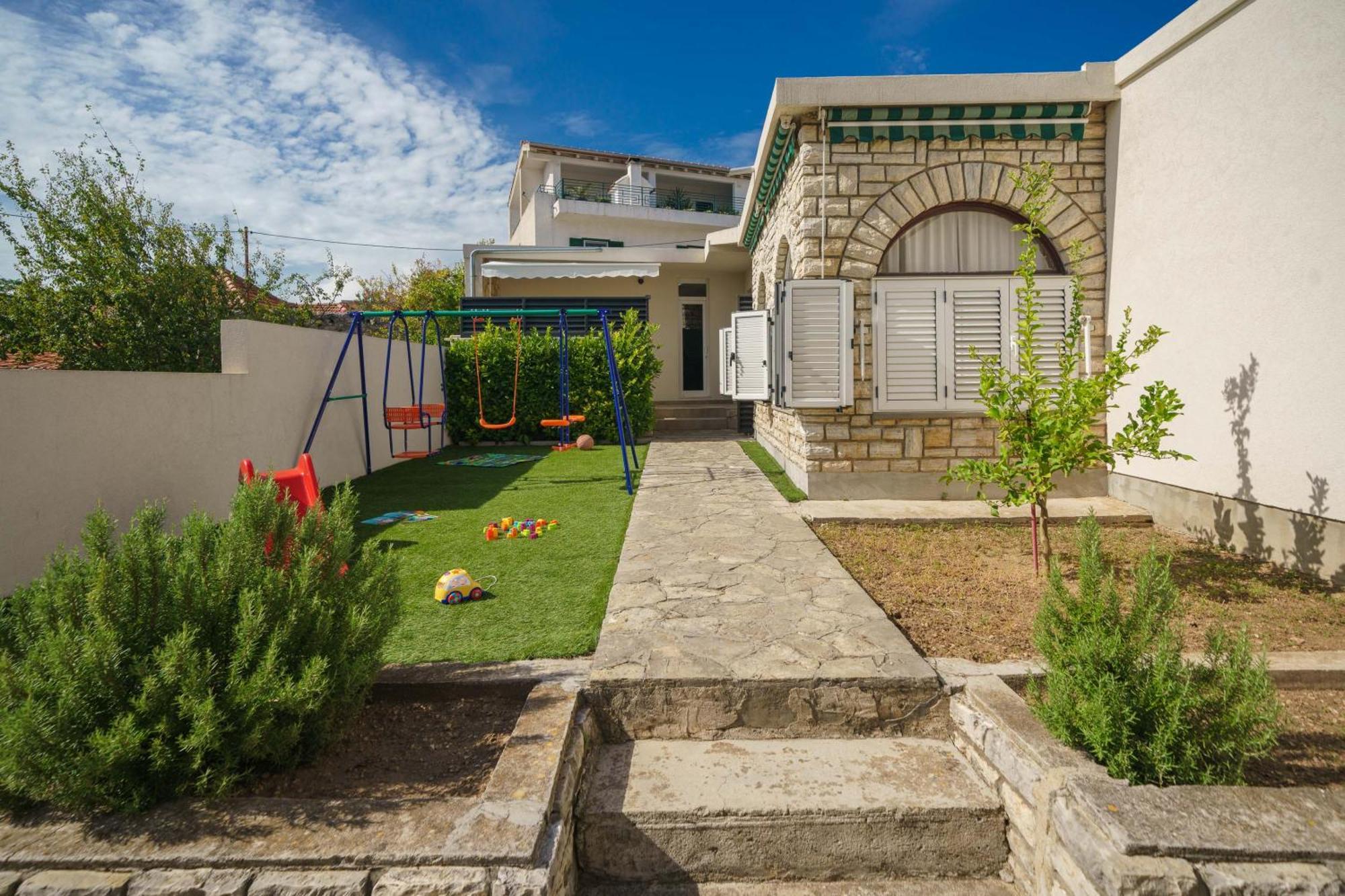 Holiday Home Oliva Vodice Bagian luar foto