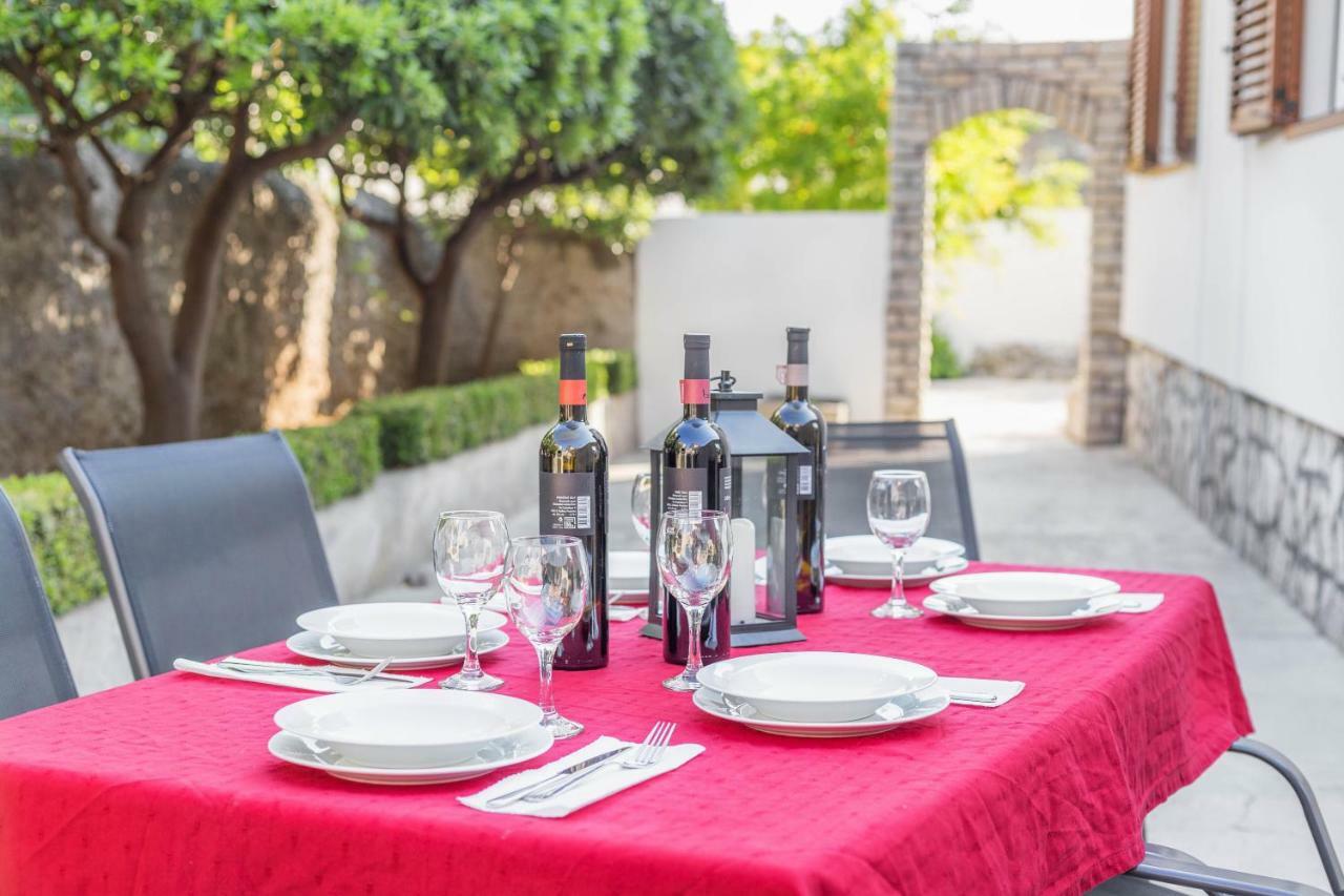 Holiday Home Oliva Vodice Bagian luar foto